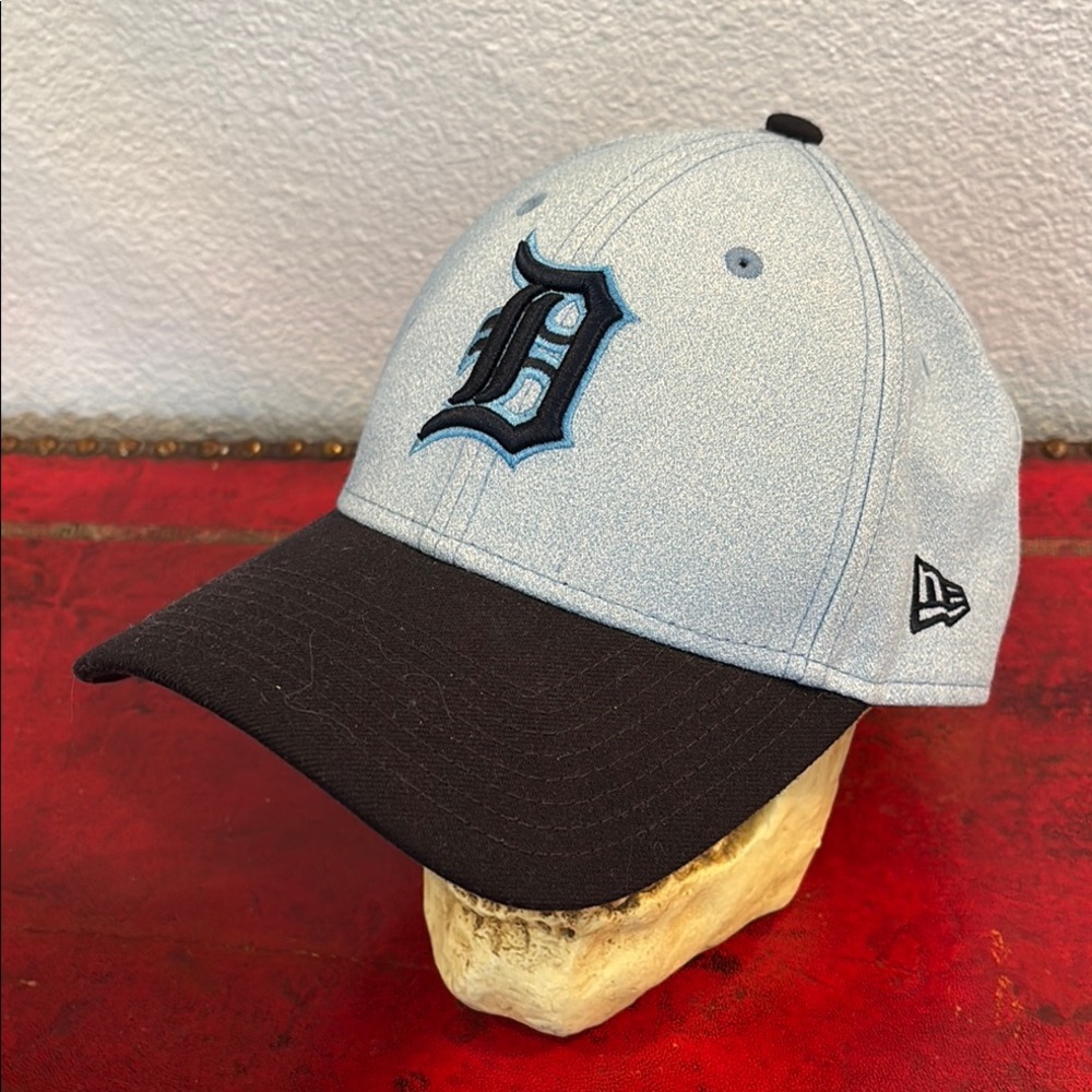 Detroit Tigers New Era Specialty Hat in Light Blue/Dark Blue